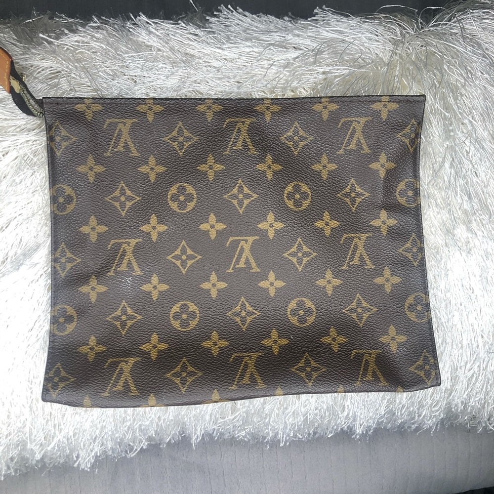Louis Vuitton Toiletry 26